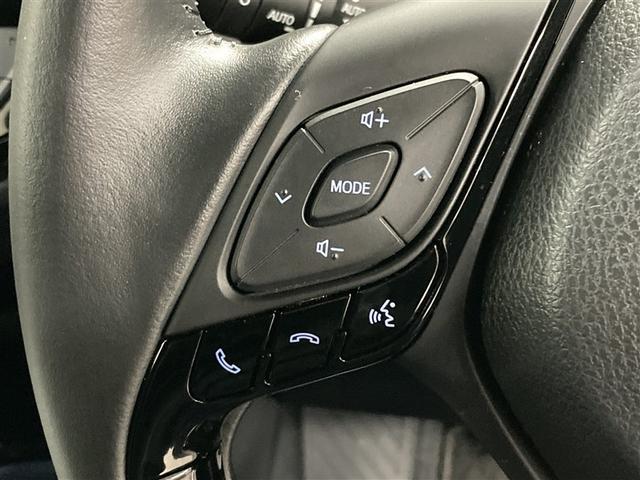 �I�[�f�B�I���삪�X�e�A�����O�����𗣂����A�^�]�ɏW�������܂܎茳�ő���ł��܂��B