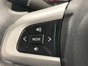オーディオ操作がステアリングから手を離さず、運転に集中したまま手元で操作できます。