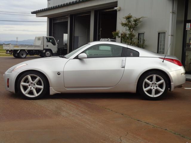 フェアレディＺ バージョンＴ　本革シート　盗難防止システム　ナビ　パワーシート　キーレス　シートヒーター　パワーステアリング　ＥＴＣ　オートエアコン　ＡＢＳ　助手席エアバック　パワーウィンドウ　衝突安全ボディ　運転席エアバック（4枚目）