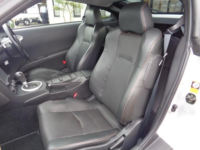 フェアレディＺ バージョンＴ　本革シート　盗難防止システム　ナビ　パワーシート　キーレス　シートヒーター　パワーステアリング　ＥＴＣ　オートエアコン　ＡＢＳ　助手席エアバック　パワーウィンドウ　衝突安全ボディ　運転席エアバック（9枚目）