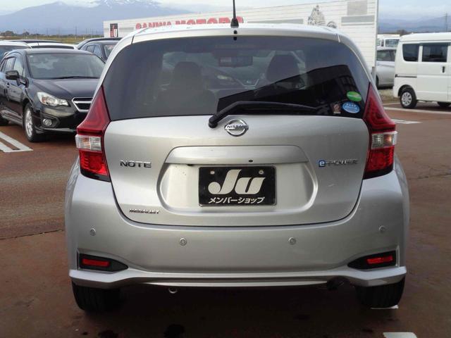 ノート ｅ－パワー　メダリスト　全周囲カメラ　ナビ　ＴＶ　クリアランスソナー　オートクルーズコントロール　レーンアシスト　衝突被害軽減システム　アルミホイール　オートライト　スマートキー　電動格納ミラー　ＣＶＴ　ＥＳＣ（16枚目）