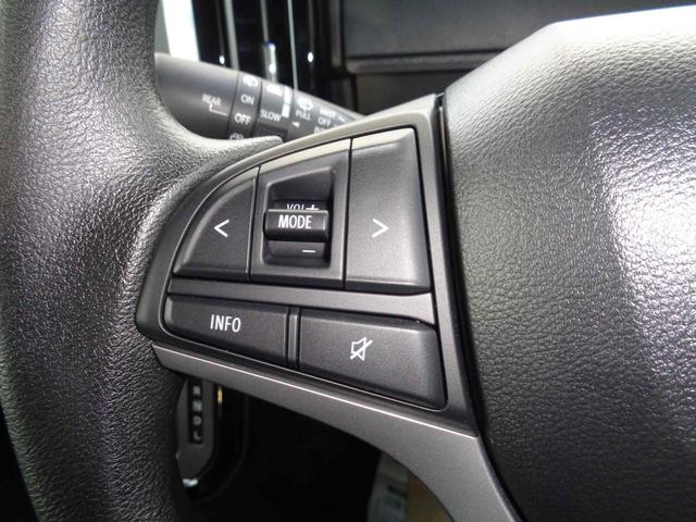 ハンドルにも目立つ傷や擦れは御座いません。目線を大きくそらすことなくボタンの操作を行うことができます。