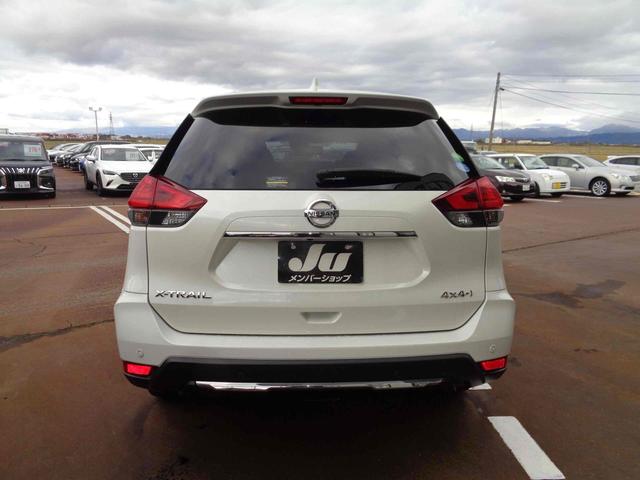 エクストレイル ２０Ｘｉ　全周囲カメラ　クリアランスソナー　オートクルーズコントロール　ナビ　ＴＶ　オートライト　電動リアゲート　アルミホイール　スマートキー　アイドリングストップ　電動格納ミラー　シートヒーター　ＣＶＴ（5枚目）