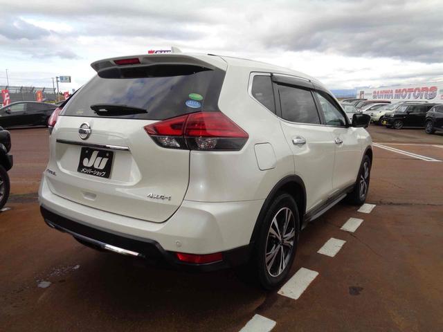 エクストレイル ２０Ｘｉ　全周囲カメラ　クリアランスソナー　オートクルーズコントロール　ナビ　ＴＶ　オートライト　電動リアゲート　アルミホイール　スマートキー　アイドリングストップ　電動格納ミラー　シートヒーター　ＣＶＴ（6枚目）