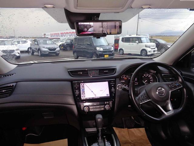 エクストレイル ２０Ｘｉ　全周囲カメラ　クリアランスソナー　オートクルーズコントロール　ナビ　ＴＶ　オートライト　電動リアゲート　アルミホイール　スマートキー　アイドリングストップ　電動格納ミラー　シートヒーター　ＣＶＴ（7枚目）