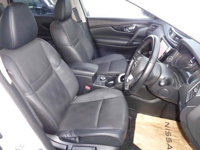 エクストレイル ２０Ｘｉ　全周囲カメラ　クリアランスソナー　オートクルーズコントロール　ナビ　ＴＶ　オートライト　電動リアゲート　アルミホイール　スマートキー　アイドリングストップ　電動格納ミラー　シートヒーター　ＣＶＴ（9枚目）