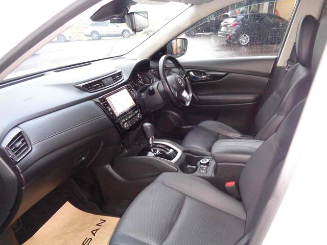 エクストレイル ２０Ｘｉ　全周囲カメラ　クリアランスソナー　オートクルーズコントロール　ナビ　ＴＶ　オートライト　電動リアゲート　アルミホイール　スマートキー　アイドリングストップ　電動格納ミラー　シートヒーター　ＣＶＴ（10枚目）