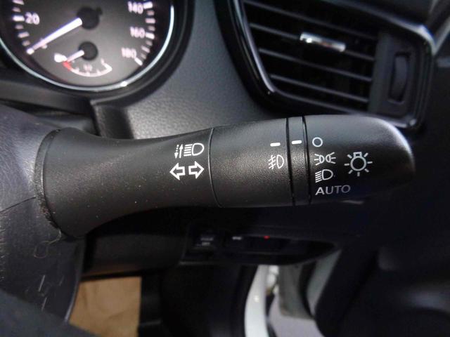 エクストレイル ２０Ｘｉ　全周囲カメラ　クリアランスソナー　オートクルーズコントロール　ナビ　ＴＶ　オートライト　電動リアゲート　アルミホイール　スマートキー　アイドリングストップ　電動格納ミラー　シートヒーター　ＣＶＴ（19枚目）