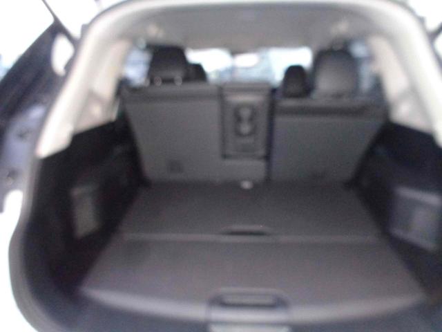 エクストレイル ２０Ｘｉ　全周囲カメラ　クリアランスソナー　オートクルーズコントロール　ナビ　ＴＶ　オートライト　電動リアゲート　アルミホイール　スマートキー　アイドリングストップ　電動格納ミラー　シートヒーター　ＣＶＴ（25枚目）