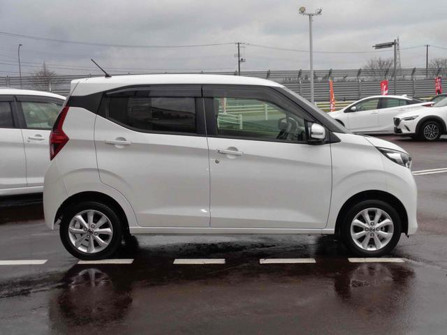 デイズ X 4WD バックカメラ クリアランスソナー オートライト スマートキー アイドリングストップ 電動格納ミラー シートヒーター ベンチシート CVT CD ミュージックプレイヤー接続可 アルミホイール(3枚目)