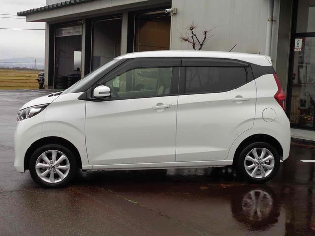 デイズ X 4WD バックカメラ クリアランスソナー オートライト スマートキー アイドリングストップ 電動格納ミラー シートヒーター ベンチシート CVT CD ミュージックプレイヤー接続可 アルミホイール(4枚目)