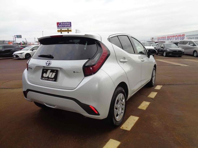 アクア Ｇ　ＥＴＣ　バックカメラ　ナビ　オートクルーズコントロール　レーンアシスト　オートマチックハイビーム　オートライト　スマートキー　電動格納ミラー　１００Ｖ電源　ＣＶＴ　ＥＳＣ　エアコン　パワーステアリング（5枚目）