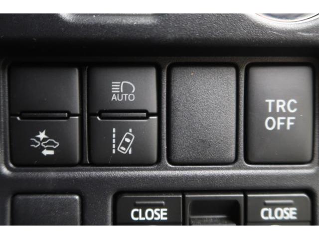 ヴォクシー ハイブリッドＺＳ　煌ＩＩＩ　衝突被害軽減システム　ナビ＆ＴＶ　フルエアロ　後席モニター　バックカメラ　ＥＴＣ　アルミホイール　両側電動スライド　乗車定員７人　ハイブリッド　オートクルーズコントロール　ＬＥＤヘッドランプ（4枚目）