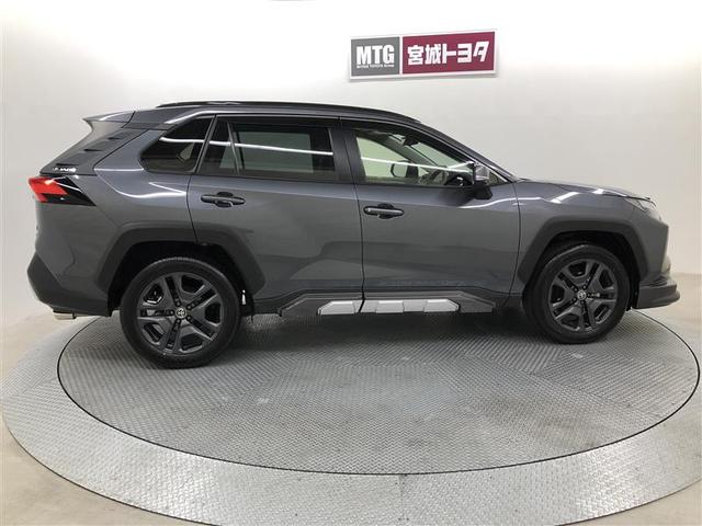 ＲＡＶ４ ハイブリッドアドベンチャー　衝突被害軽減システム　４ＷＤ　ナビ＆ＴＶ　フルエアロ　バックカメラ　ＥＴＣ　サンルーフ　アルミホイール　ハイブリッド　オートクルーズコントロール　ＬＥＤヘッドランプ　ワンオーナー（6枚目）