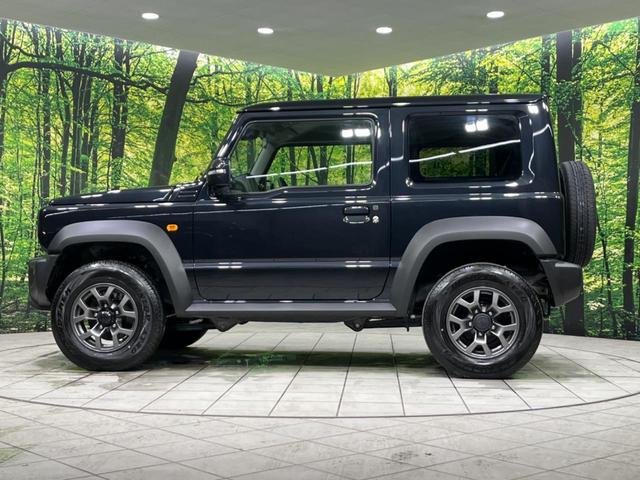 ジムニーシエラ ＪＣ　登録済未使用車　４ＷＤ　スマートキー＆プッシュスタート　クルーズコントロール　純正革巻きステアリング　ヘッドライトウォッシャー　ＬＥＤヘッドライト　純正１５インチアルミホイール　オートライト（23枚目）