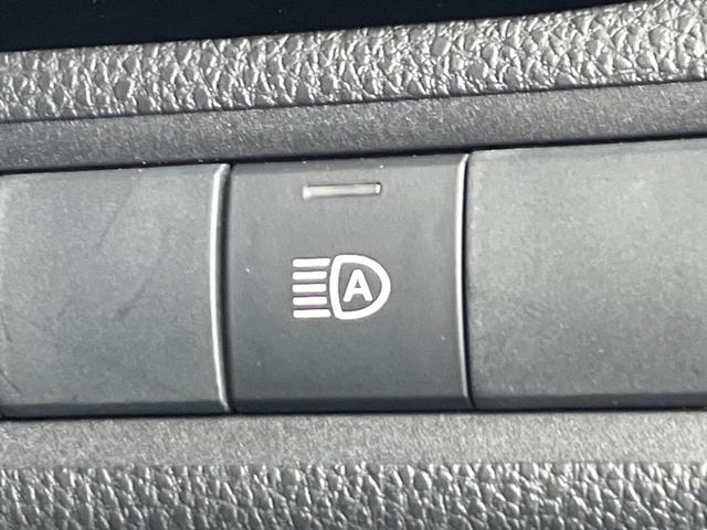 アクア Ｘ　４ＷＤ　純正ディスプレイオーディオ　禁煙車　セーフティセンス　レーダークルーズコントロール　オートライト　ＬＥＤヘッドライト　オートマチックハイビーム　スマートキー＆プッシュスタート　オートエアコン（5枚目）