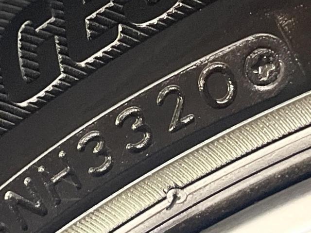 クラウンハイブリッド Ｓ　Ｃパッケージ　Ｆｏｕｒ　４ＷＤ　純正８型ナビ　全方位カメラ　セーフティセンス　シートヒーター　ステアリングヒーター　スイングレジスター　オートエアコン　ブラインドスポットモニター　クリアランスソナー　ＬＥＤヘッド　禁煙車（67枚目）