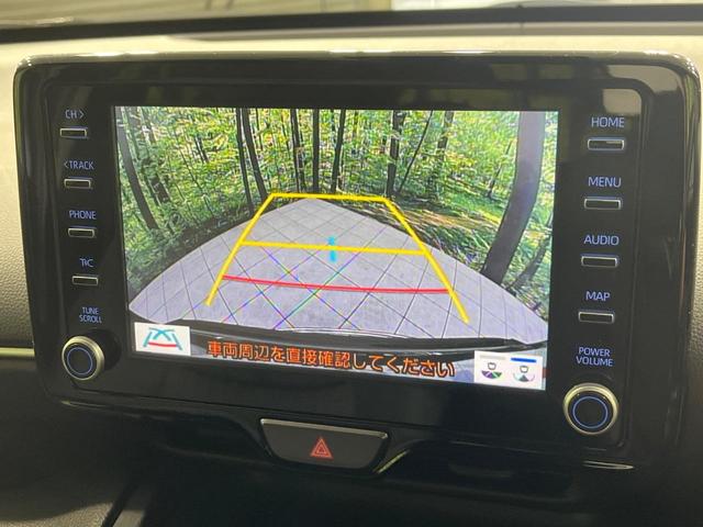 ヤリスクロス ハイブリッドＺ　４ＷＤ　純正８型ディスプレイオーディオ　バックカメラ　セーフティセンス　レーダークルーズ　禁煙車　ハーフレザーシート　ステアリングヒーター　シートヒーター　パワーシート　　スマートキー　ＬＥＤヘッド（4枚目）