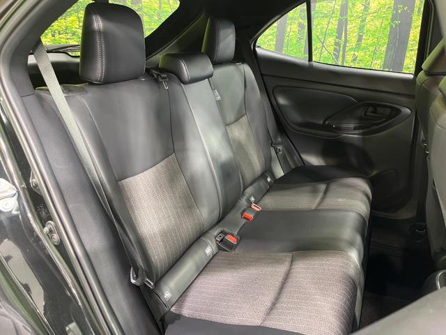 ヤリスクロス ハイブリッドＺ　４ＷＤ　純正８型ディスプレイオーディオ　バックカメラ　セーフティセンス　レーダークルーズ　禁煙車　ハーフレザーシート　ステアリングヒーター　シートヒーター　パワーシート　　スマートキー　ＬＥＤヘッド（10枚目）