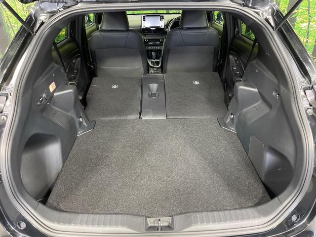 ヤリスクロス ハイブリッドＺ　４ＷＤ　純正８型ディスプレイオーディオ　バックカメラ　セーフティセンス　レーダークルーズ　禁煙車　ハーフレザーシート　ステアリングヒーター　シートヒーター　パワーシート　　スマートキー　ＬＥＤヘッド（11枚目）