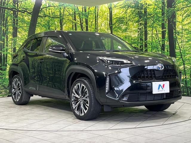 ヤリスクロス ハイブリッドＺ　４ＷＤ　純正８型ディスプレイオーディオ　バックカメラ　セーフティセンス　レーダークルーズ　禁煙車　ハーフレザーシート　ステアリングヒーター　シートヒーター　パワーシート　　スマートキー　ＬＥＤヘッド（17枚目）