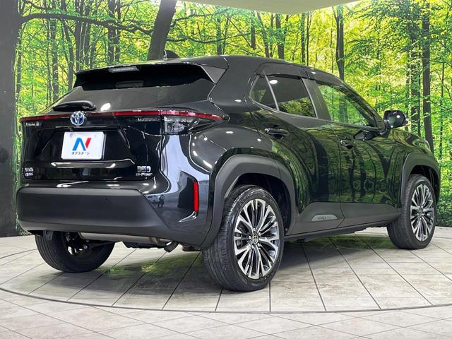 ヤリスクロス ハイブリッドＺ　４ＷＤ　純正８型ディスプレイオーディオ　バックカメラ　セーフティセンス　レーダークルーズ　禁煙車　ハーフレザーシート　ステアリングヒーター　シートヒーター　パワーシート　　スマートキー　ＬＥＤヘッド（18枚目）