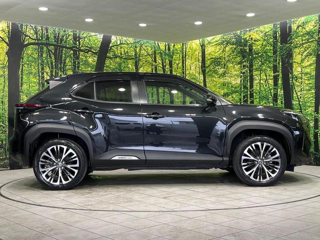 ヤリスクロス ハイブリッドＺ　４ＷＤ　純正８型ディスプレイオーディオ　バックカメラ　セーフティセンス　レーダークルーズ　禁煙車　ハーフレザーシート　ステアリングヒーター　シートヒーター　パワーシート　　スマートキー　ＬＥＤヘッド（25枚目）