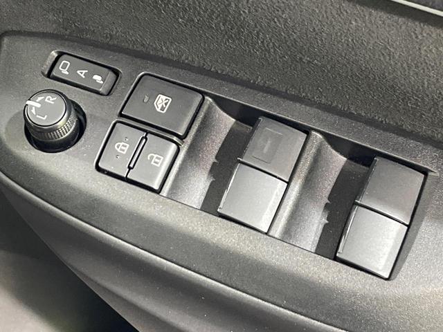 ヤリスクロス ハイブリッドＺ　４ＷＤ　純正８型ディスプレイオーディオ　バックカメラ　セーフティセンス　レーダークルーズ　禁煙車　ハーフレザーシート　ステアリングヒーター　シートヒーター　パワーシート　　スマートキー　ＬＥＤヘッド（46枚目）