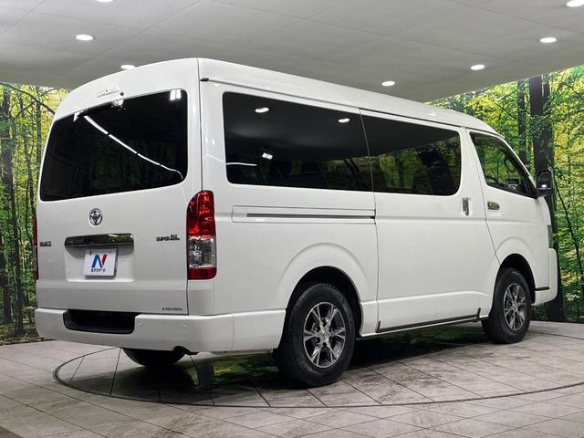 ハイエースバン スーパーＧＬ　ダークプライムＩＩ　４ＷＤ　ベッドキット　純正ナビ　フリップダウンモニター　両側電動スライドドア　デジタルインナーミラー　セーフティセンス　純正オプション１５インチアルミ　バックカメラ　ドラレコ　ＥＴＣ　禁煙車（19枚目）