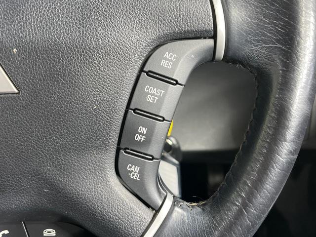 パジェロ ロング　エクシード　４ＷＤ　ターボ　７７人乗り　純正ＳＤナビ　バックカメラ　シートヒーター　ＨＩＤヘッド　ＥＴＣ　クルーズコントロール　オートエアコン　純正１７インチアルミ　Ｂｌｕｅｔｏｏｔｈ再生　ＣＤ　ＤＶＤ再生　フル（6枚目）