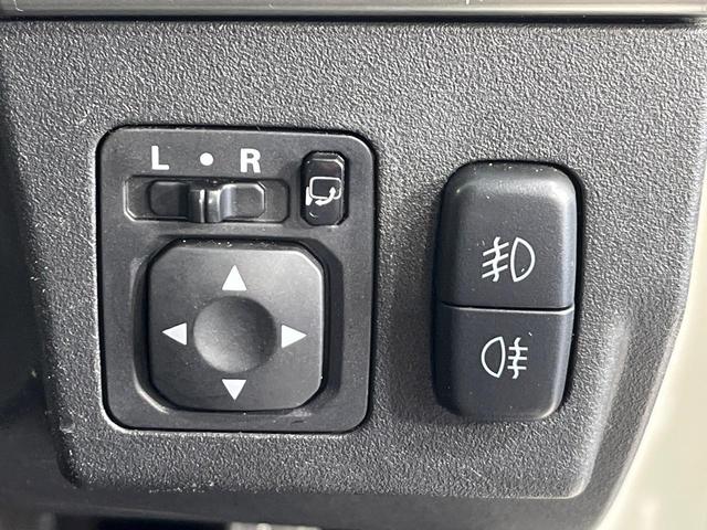 パジェロ ロング　エクシード　４ＷＤ　ターボ　７７人乗り　純正ＳＤナビ　バックカメラ　シートヒーター　ＨＩＤヘッド　ＥＴＣ　クルーズコントロール　オートエアコン　純正１７インチアルミ　Ｂｌｕｅｔｏｏｔｈ再生　ＣＤ　ＤＶＤ再生　フル（8枚目）