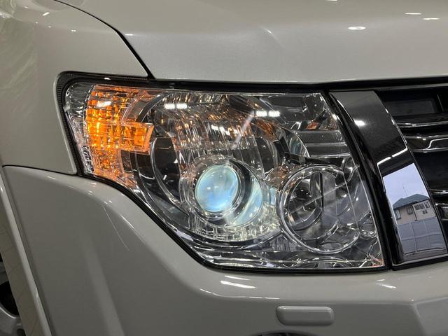 パジェロ ロング　エクシード　４ＷＤ　ターボ　７７人乗り　純正ＳＤナビ　バックカメラ　シートヒーター　ＨＩＤヘッド　ＥＴＣ　クルーズコントロール　オートエアコン　純正１７インチアルミ　Ｂｌｕｅｔｏｏｔｈ再生　ＣＤ　ＤＶＤ再生　フル（14枚目）
