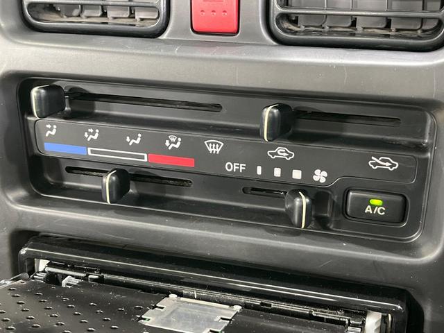 キャリイトラック ＫＣ　４ＷＤ　禁煙車　ＣＤ・ＤＶＤ再生　高低速２段階式５ＭＴ　サンバイザー（運転席／助手席）　エアバックセット（4枚目）