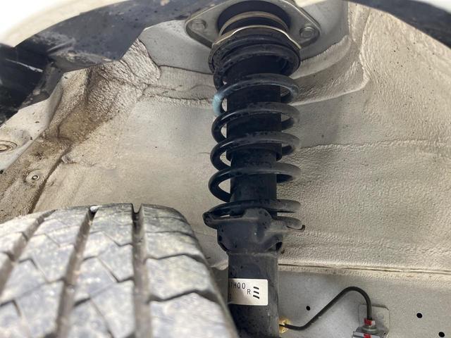 キャリイトラック ＫＣ　４ＷＤ　禁煙車　ＣＤ・ＤＶＤ再生　高低速２段階式５ＭＴ　サンバイザー（運転席／助手席）　エアバックセット（18枚目）