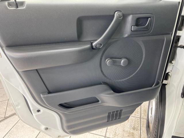 キャリイトラック ＫＣ　４ＷＤ　禁煙車　ＣＤ・ＤＶＤ再生　高低速２段階式５ＭＴ　サンバイザー（運転席／助手席）　エアバックセット（25枚目）