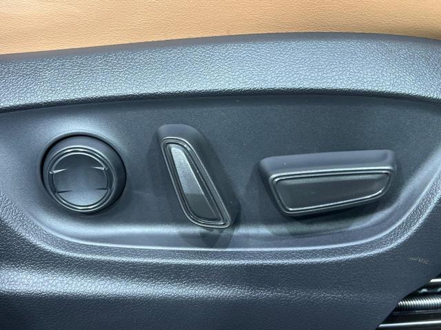 クラウンスポーツ Ｚ　４ＷＤ　パノラマルーフ　１２．３インチ純正ナビ　全周囲カメラ　禁煙車　プリクラッシュセーフティ　レーダークルーズコントロール　シートベンチレーション　寒冷地仕様　ＥＴＣ　パワーシート　パワーバックドア（33枚目）