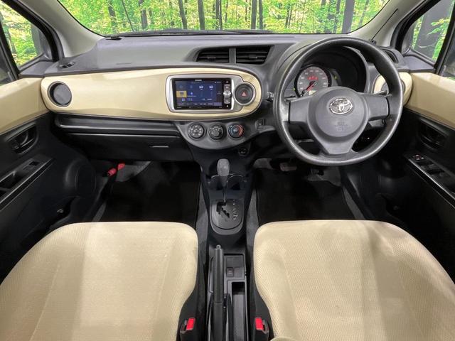 ヴィッツ Ｆ　４ＷＤ　ＳＤナビ　バックカメラ　禁煙車　寒冷地仕様　ドライブレコーダー　ＥＴＣ　スマートキー　ＨＩＤヘッドランプ　オートライト　プライバシーガラス　電動格納ミラー　Ｂｌｕｅｔｏｏｔｈ接続（2枚目）
