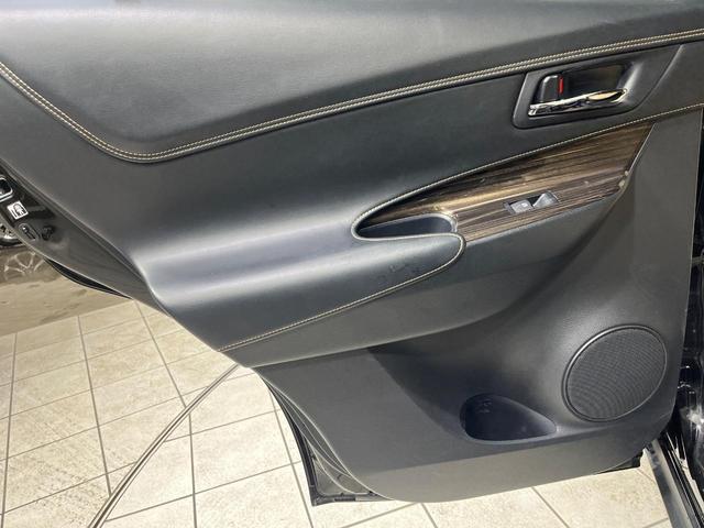 ハリアー エレガンス　４ＷＤ　純正ＳＤナビ　バックカメラ　寒冷地仕様　禁煙車　レザーシート　パワーシート　スマートキー　ＬＥＤヘッド　オートライト　デュアルエアコン　純正１７インチアルミ　Ｂｌｕｅｔｏｏｔｈ　ＣＤ（48枚目）