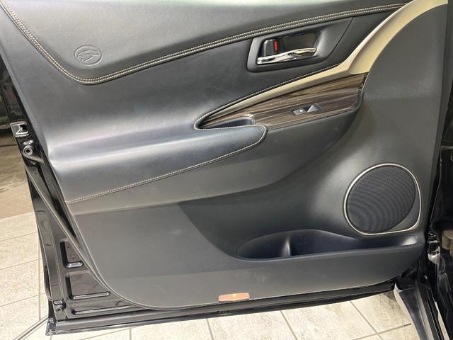 ハリアー エレガンス　４ＷＤ　純正ＳＤナビ　バックカメラ　寒冷地仕様　禁煙車　レザーシート　パワーシート　スマートキー　ＬＥＤヘッド　オートライト　デュアルエアコン　純正１７インチアルミ　Ｂｌｕｅｔｏｏｔｈ　ＣＤ（49枚目）