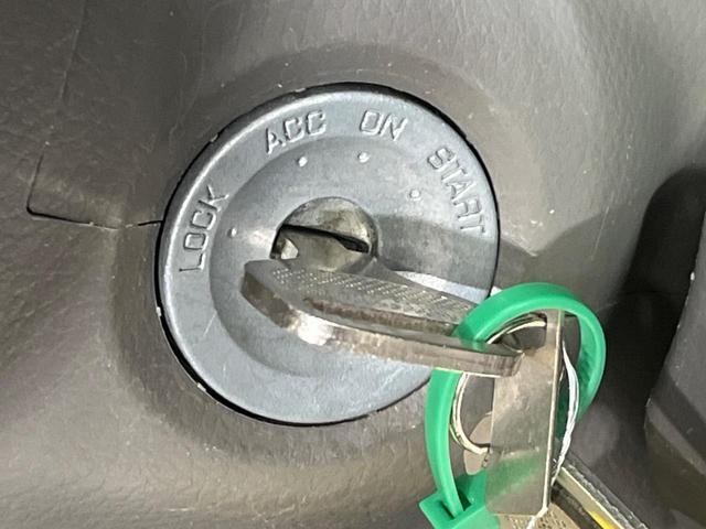 エブリイ PA 4WD ハイルーフ 禁煙車 2nd発進 両側スライドドア エアコン ヘッドライトレベライザー 純正ラジオ ABS パワーステアリング エアバック(運転席/助手席)(8枚目)