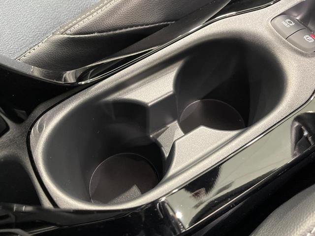 カローラクロス ハイブリッド Z 4WD パノラマルーフ 純正10.5インチナビ 全方位カメラ アドバンストパーク ブラインドスポットモニター 寒冷地仕様 セーフティセンス シートヒーター ステアリングヒーター 禁煙車(64枚目)