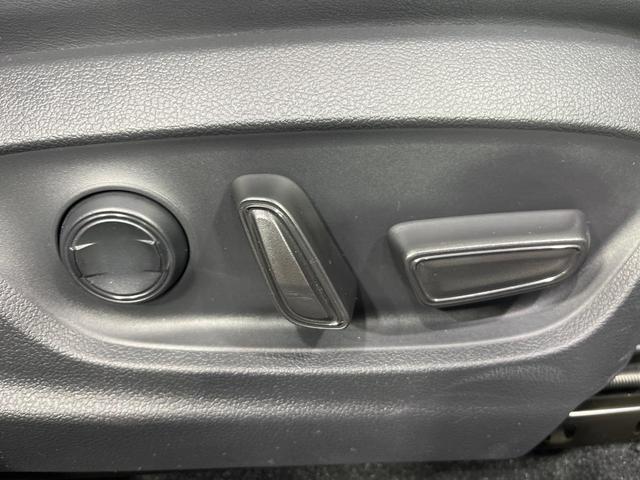 クラウンクロスオーバー Ｇアドバンスド・レザーパッケージ　４ＷＤ　純正１２．３型ナビ　全方位カメラ　セーフティセンス　シートヒーター　シートベンチレーション　メモリー機能付パワーシート　パワーバックドア　ＥＴＣ２．０　黒革シート　ＬＥＤヘッド　禁煙車（26枚目）