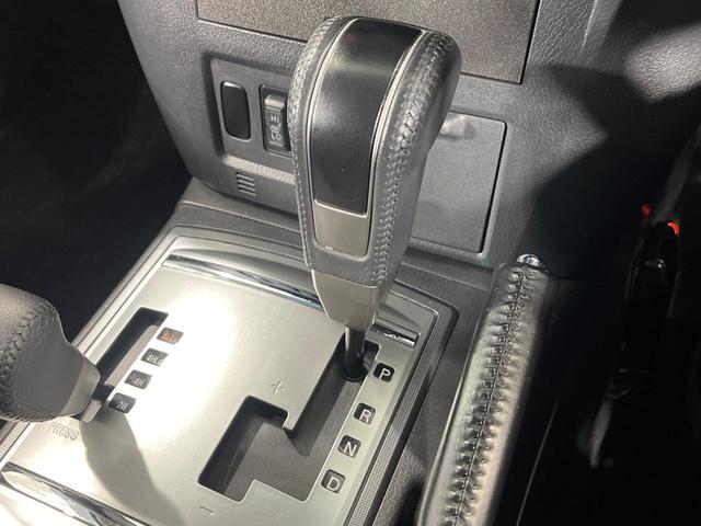 パジェロ ロング　エクシード　４ＷＤ　ディーゼルターボ　９インチナビ　バックカメラ　ロックフォードサウンドシステム　シートヒーター　７人乗り　ドライブレコーダー　ＥＴＣ　ＨＩＤヘッド　Ｂｌｕｅｔｏｏｔｈ再生　禁煙車（26枚目）