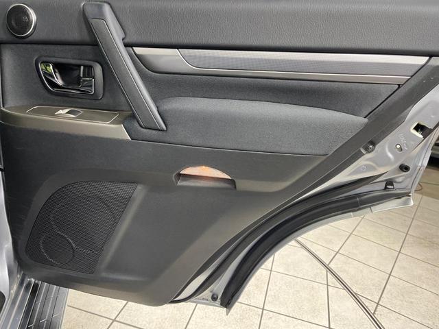 パジェロ ロング　エクシード　４ＷＤ　ディーゼルターボ　９インチナビ　バックカメラ　ロックフォードサウンドシステム　シートヒーター　７人乗り　ドライブレコーダー　ＥＴＣ　ＨＩＤヘッド　Ｂｌｕｅｔｏｏｔｈ再生　禁煙車（48枚目）