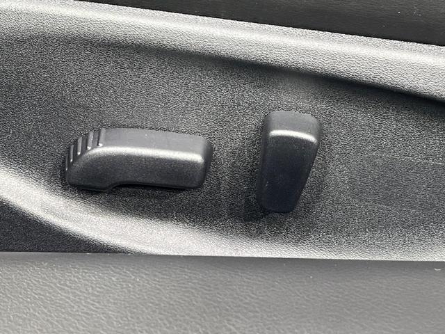 スカイライン ３５０ＧＴ　ＦＯＵＲ　ハイブリッド　４ＷＤ　禁煙車　純正コネクトナビ　Ｂｌｕｅｔｏｏｔｈ再生　バックカメラ　クルーズコントロール　パワーシート　ＥＴＣ　スマートキー　ＬＥＤヘッド　オートライト　純正１７インチアルミ（5枚目）