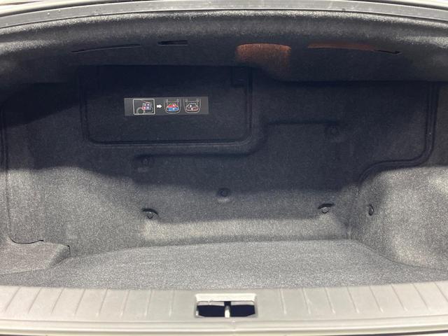 スカイライン ３５０ＧＴ　ＦＯＵＲ　ハイブリッド　４ＷＤ　禁煙車　純正コネクトナビ　Ｂｌｕｅｔｏｏｔｈ再生　バックカメラ　クルーズコントロール　パワーシート　ＥＴＣ　スマートキー　ＬＥＤヘッド　オートライト　純正１７インチアルミ（28枚目）