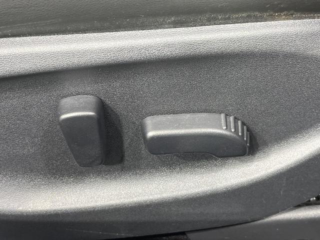 スカイライン ３５０ＧＴ　ＦＯＵＲ　ハイブリッド　４ＷＤ　禁煙車　純正コネクトナビ　Ｂｌｕｅｔｏｏｔｈ再生　バックカメラ　クルーズコントロール　パワーシート　ＥＴＣ　スマートキー　ＬＥＤヘッド　オートライト　純正１７インチアルミ（41枚目）