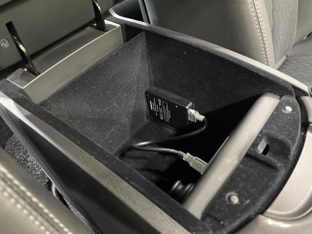 スカイライン ３５０ＧＴ　ＦＯＵＲ　ハイブリッド　４ＷＤ　禁煙車　純正コネクトナビ　Ｂｌｕｅｔｏｏｔｈ再生　バックカメラ　クルーズコントロール　パワーシート　ＥＴＣ　スマートキー　ＬＥＤヘッド　オートライト　純正１７インチアルミ（49枚目）