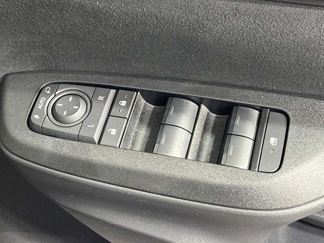 ヤリスクロス X 4WD 純正8型ディスプレイオーディオ バックカメラ 寒冷地仕様 セーフティセンス レーダークルーズ オートハイビーム ステアリングスイッチ Bluetooth再生 電動パーキングブレーキ 禁煙車(43枚目)