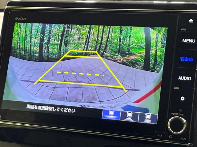 【バックカメラ】駐車時に後方がリアルタイム映像で確認できます。大型商業施設や立体駐車場での駐車時や、夜間のバック時に大活躍！運転スキルに関わらず、今や必須となった装備のひとつです！